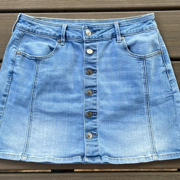 American Eagle Womens Blue Jean Denim Mini Skirt Button Front Light Blue Size 10 - Picture 2 of 9